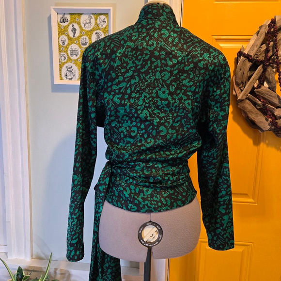 Vintage Size 10 Black Green Animal Print Silky Peplum Wrap Shirt Blouse Women's - Picture 6 of 10